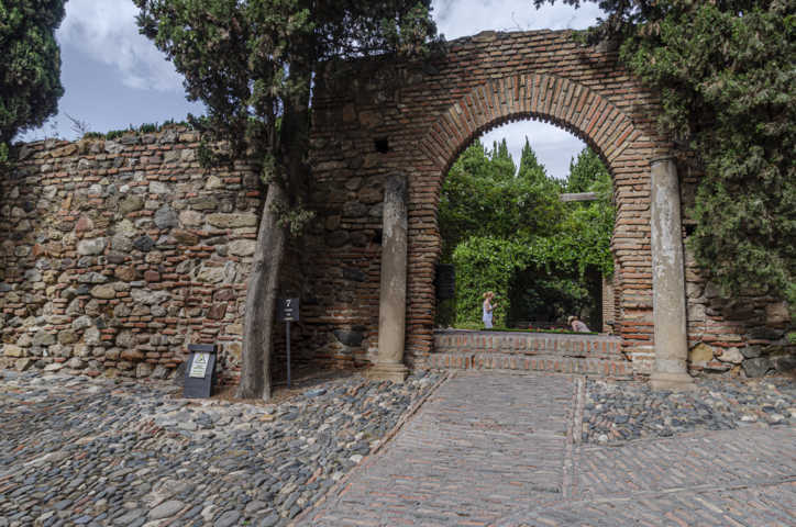 Málaga 101 - Alcazaba - patio de Armas.jpg
